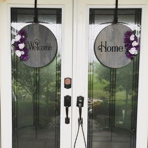 Double door welcome sign